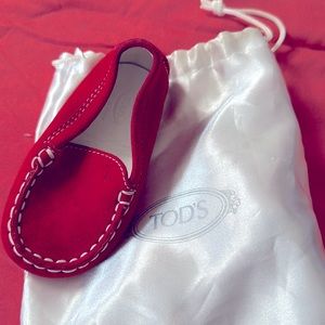 Tod’s size 4C red moccasin toddler.
